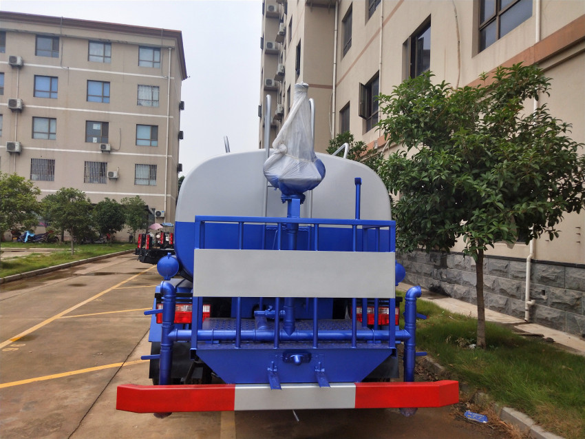 程力灑水車生產廠家 程力灑水車生產廠家