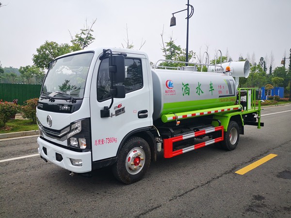 東風多利卡5方灑水車