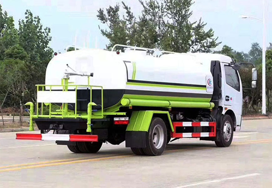 東風凱普特灑水車后面圖